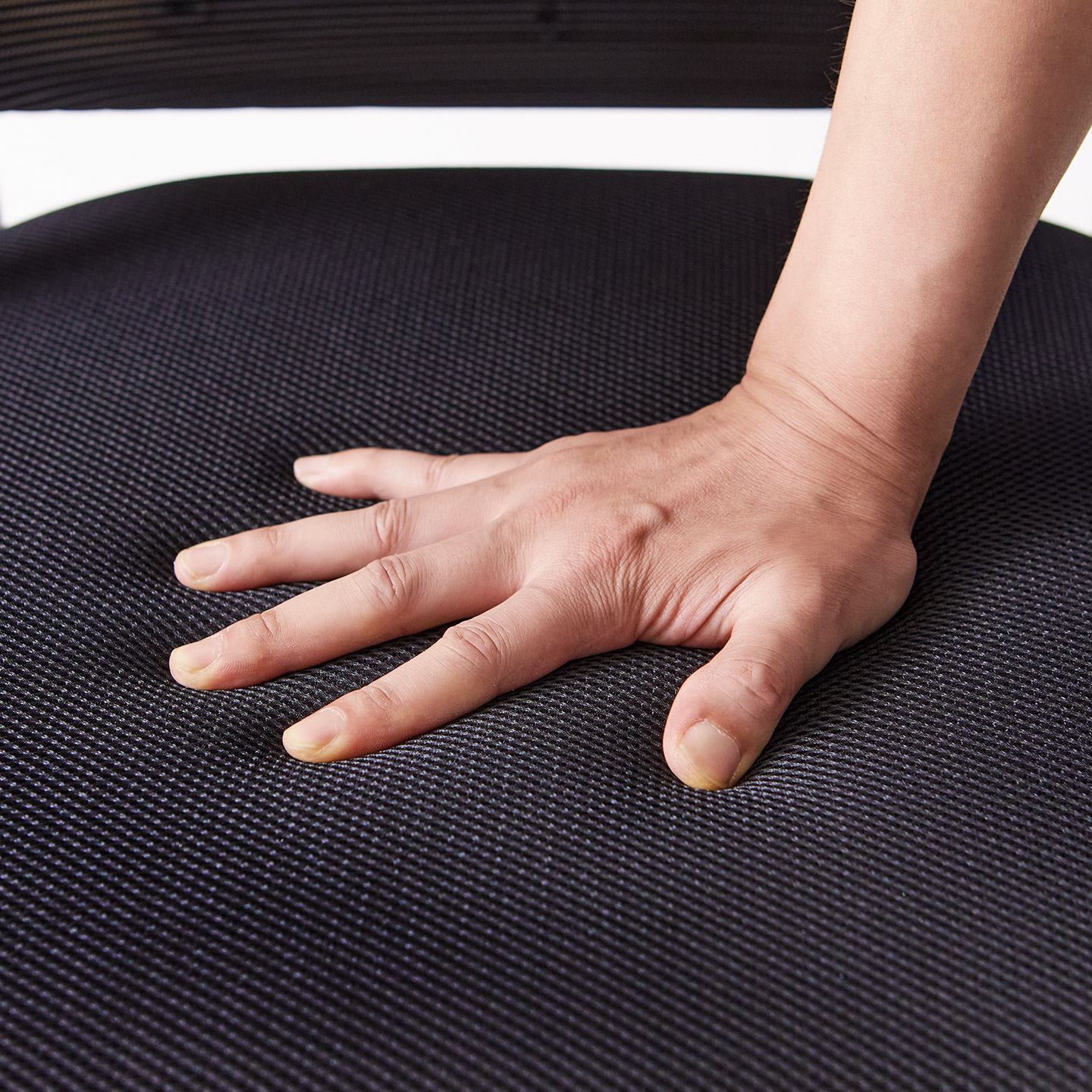 No.84 메쉬 에어코일 플립형 팔걸이 요추지지 컴퓨터 사무용 책상 게이밍 의자