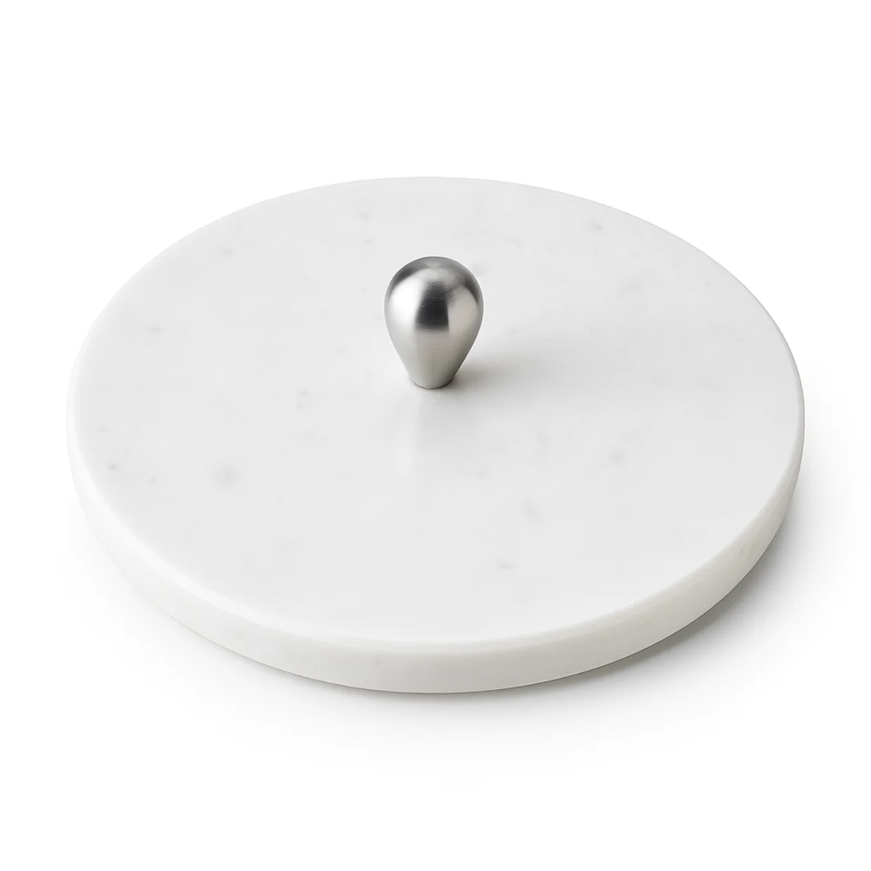Tagliere rotondo “Pomo” in marmo bianco Ø 30 cm 🪨 | Piatto da portata con pomello centrale in metallo | Elegante accessorio artigianale per formaggi, salumi e dolci | Fatto a mano in Italia 🇮🇹