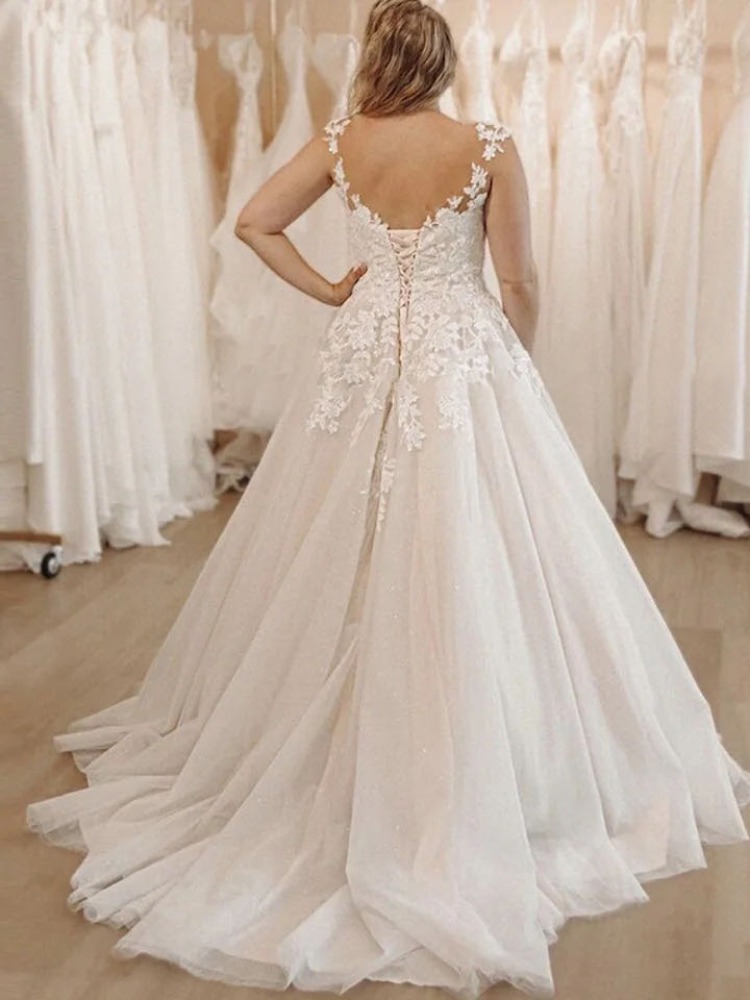 Plus Size A-line Wedding Dresses V-neck Sleeveless Floral Applique Lace Up Back Boho Bridal Gowns Vestido De Novia