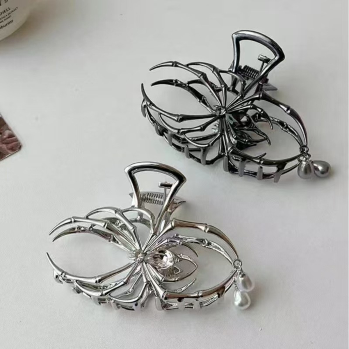 1 ชิ้นฮาโลวีนแมงมุมสีดําผม Claw คลิป Pearl Charm Design, โลหะ Gothic Punk คลิปผม Strong Hold อุปกรณ์เสริมผม