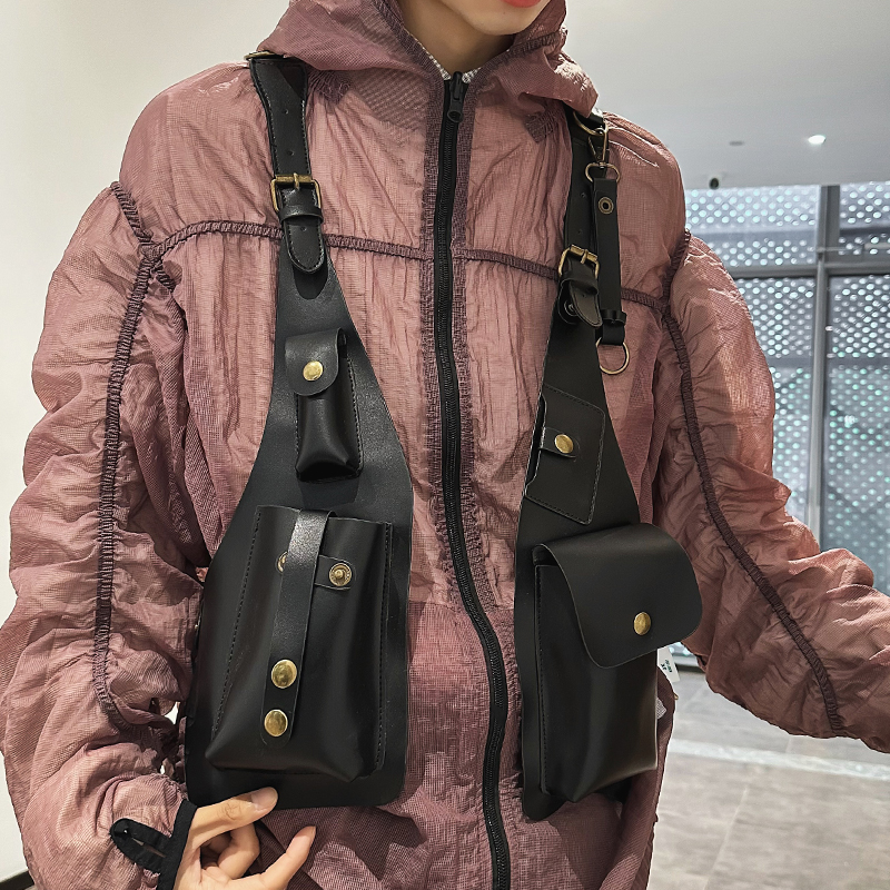 多機能PUレザーベストスタイルチェストバッグ スタイリッシュなショルダーバッグ 男女兼用