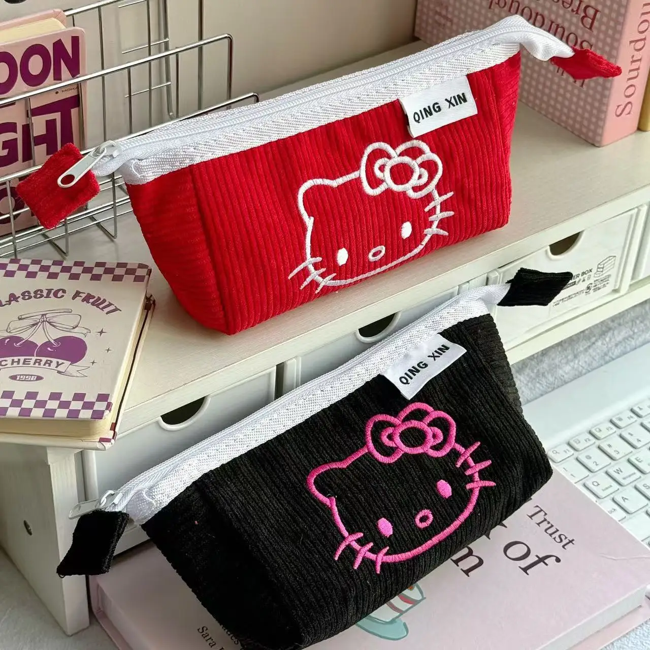 Hello Kitty น่ารักกระเป๋าแต่งหน้า Soft Touch ความงามเครื่องเขียนปากกากระเป๋าแฟชั่นความจุขนาดใหญ่กระเป๋าสาวน่ารักของขวัญ