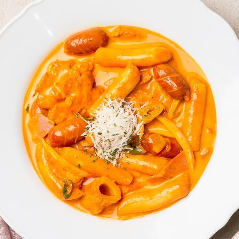 ❤️ 친구들 로제떡볶이 2인분 ★덜 매운맛 [어묵소시지 듬뿍에 로제육수 포함]
