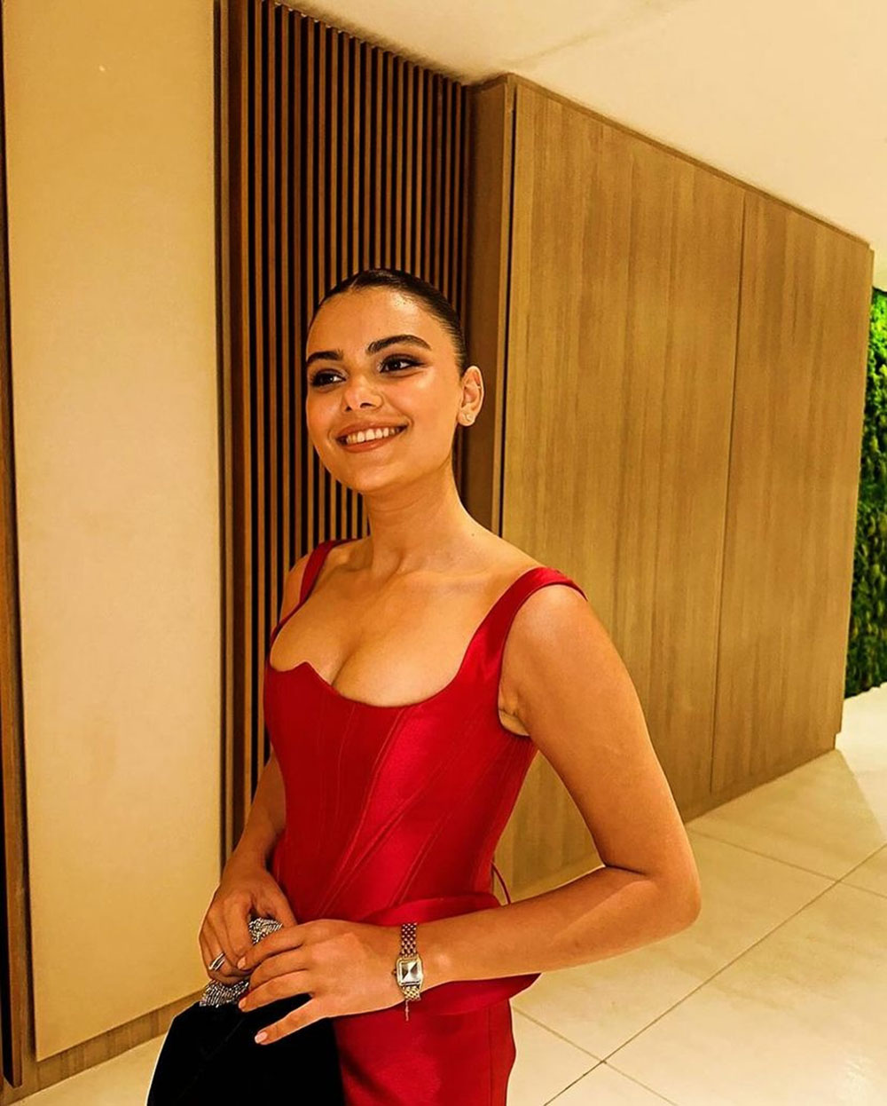 Msikoods エレガントなレッドウエディングドレス 2025 女性プリーツカスタマイズされたサテンアラビア結婚式の宴会のゲストドレスパーティーイブニングドレスガラ