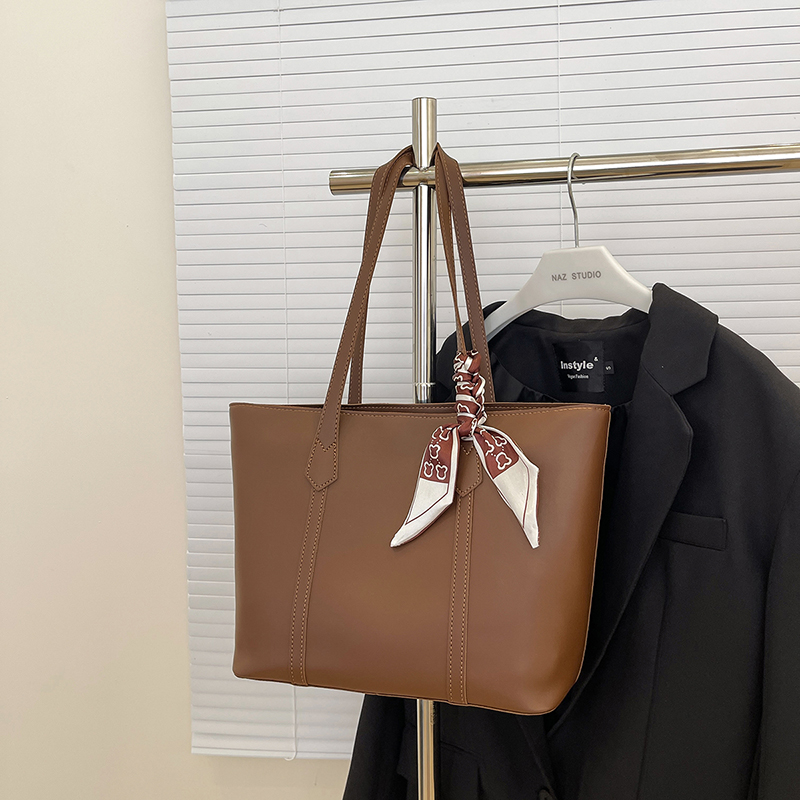 Bolsa feminina nova verão preto bolsa de ombro grande capacidade nicho commuter bolsa feminina sacola