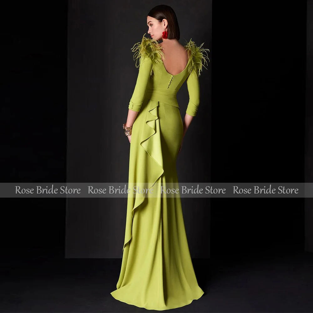 งานแต่งงานชุดผู้หญิงคลาสสิกสีเขียวซาติน Feather Ruffles ปุ่มชุดราตรีตรงคอชุดยาว