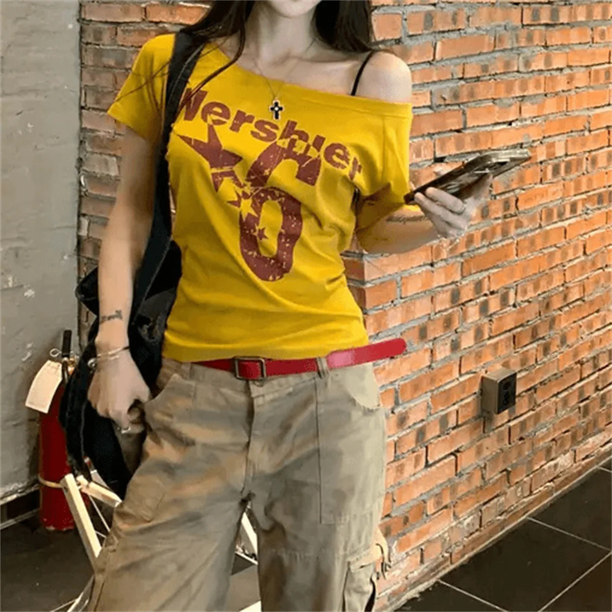Y2Kスポーツサマーオフショルダートップス レディース レター セクシー ヴィンテージ 2000年代 半袖Tシャツ レディース ボディ ベーシック クロップトップ 女性 カジュアル