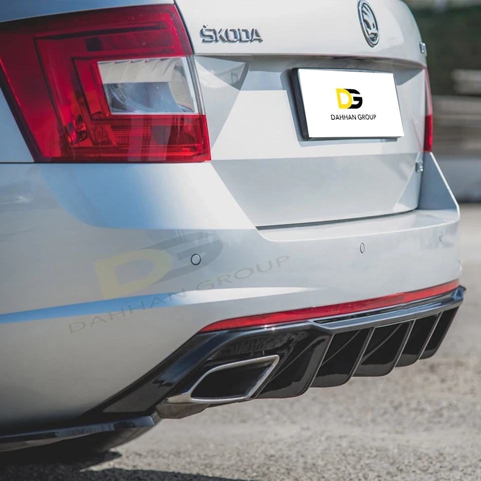 Skoda MK3 Octavia RS 2013 - 2019 MAX มีดีไซน์ด้านหลังสปอยเลอร์ L + R เอาต์พุตเปียโนเงาพลาสติกสีดำ