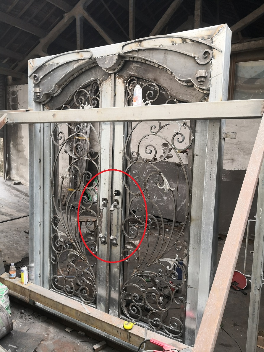 Puerta de Hierro forjado de vidrio bajo e