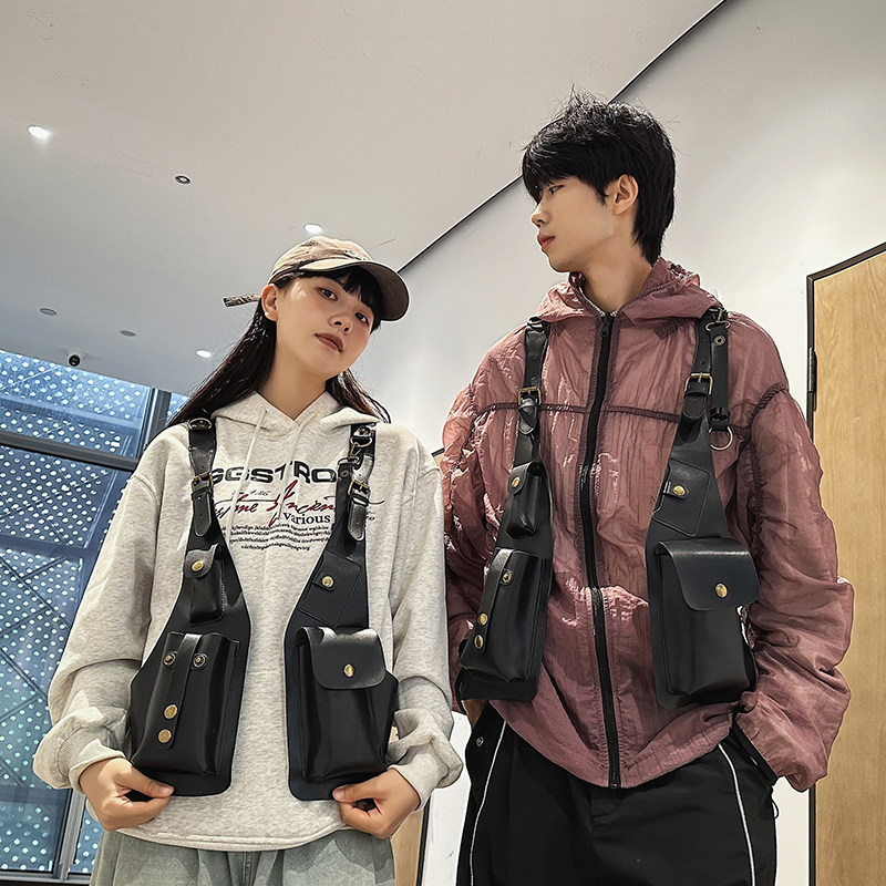 多機能PUレザーベストスタイルチェストバッグ スタイリッシュなショルダーバッグ 男女兼用