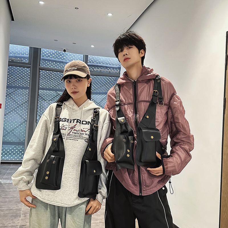 多機能PUレザーベストスタイルチェストバッグ スタイリッシュなショルダーバッグ 男女兼用
