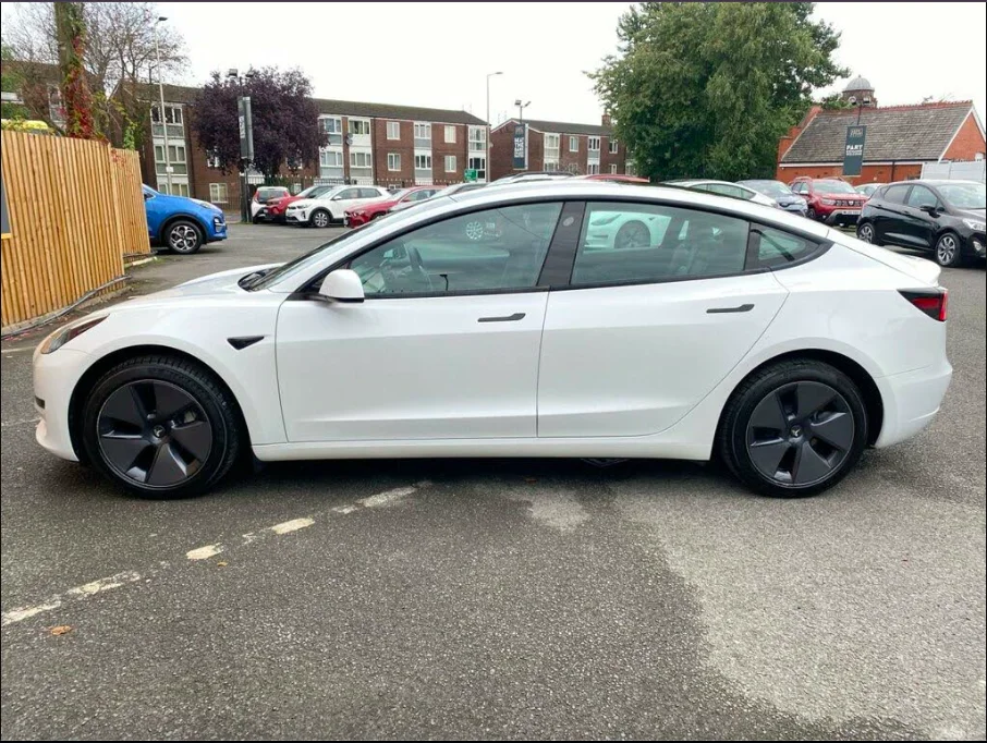 Entrega em domicílio do carro elétrico, Tesla Model 3 E RWD, 241bhp, 2023