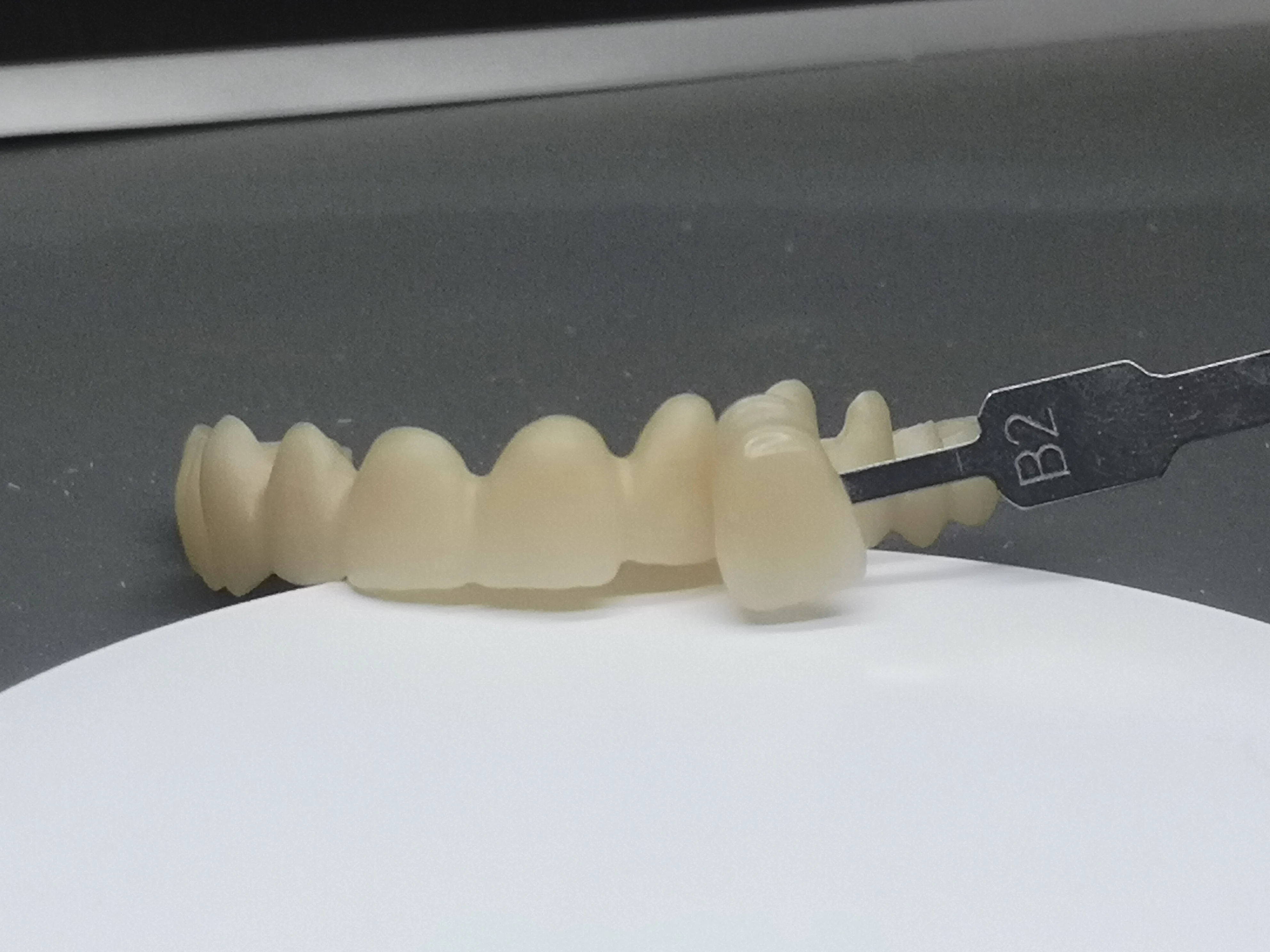 Zirkonia gigi multilapis 3D Pro hijau dengan gradasi dalam kekuatan lentur Super tinggi 700-1100Mpa untuk sistem CAD CAM