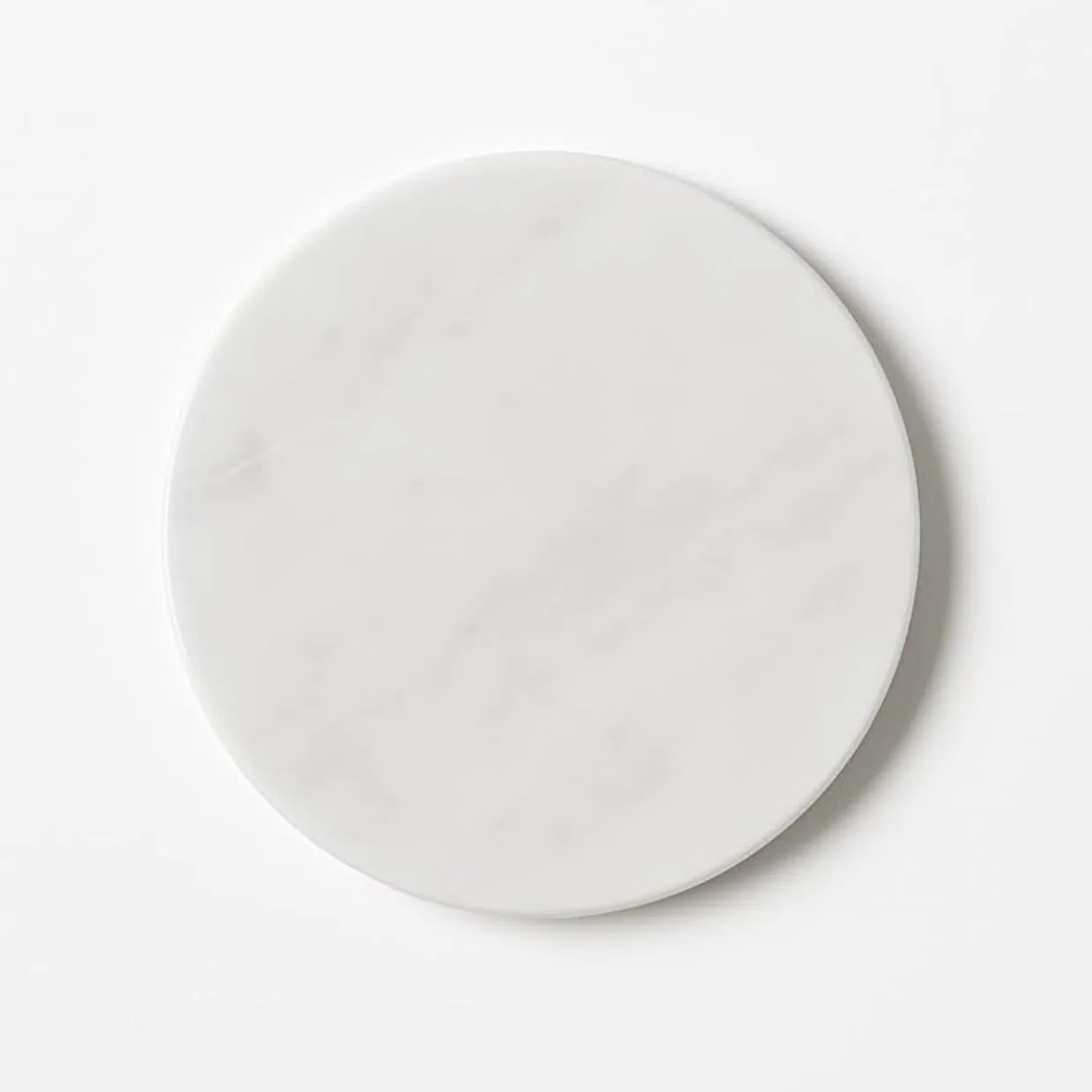 Tagliere Rotondo in Marmo Bianco di Carrara Ø 30 cm – Piatto da Portata, Sushi, Formaggi o Arredo Tavola – Artigianato Made in Italy - Round Marble Table | Kalu Creations