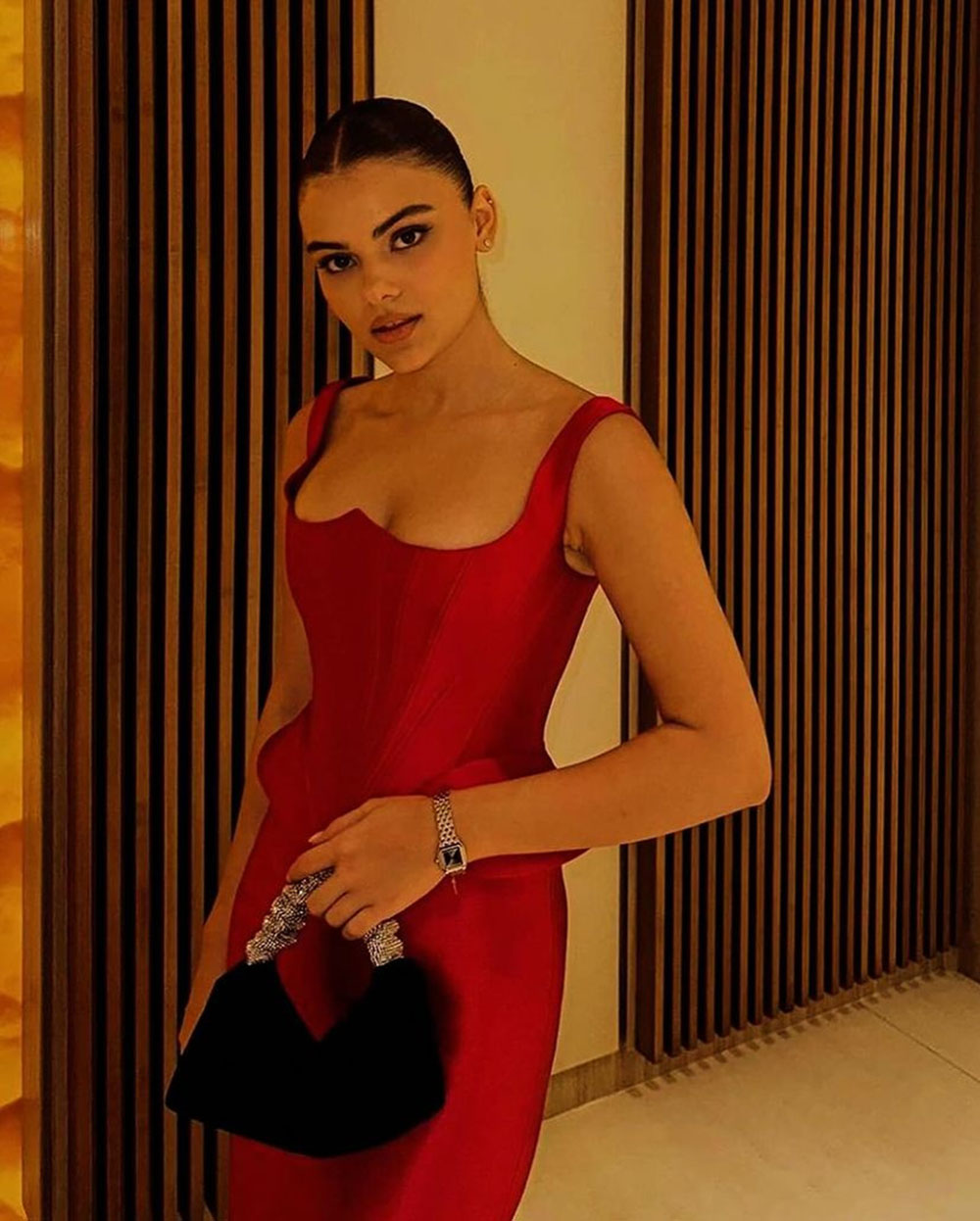 Msikoods エレガントなレッドウエディングドレス 2025 女性プリーツカスタマイズされたサテンアラビア結婚式の宴会のゲストドレスパーティーイブニングドレスガラ