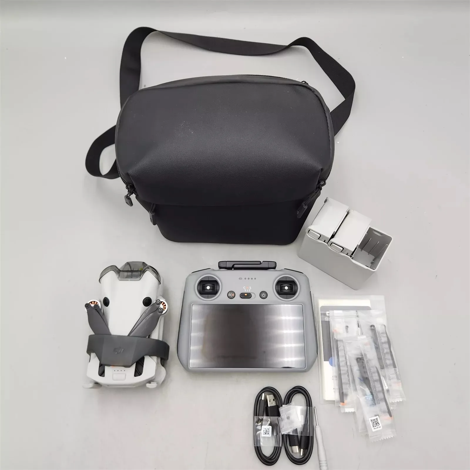 Venta caliente DJIs Mini 4 Pro Fly More Combo Plus RC 2 pantalla plegable Mini Dron_e 4K HDR 2 baterías