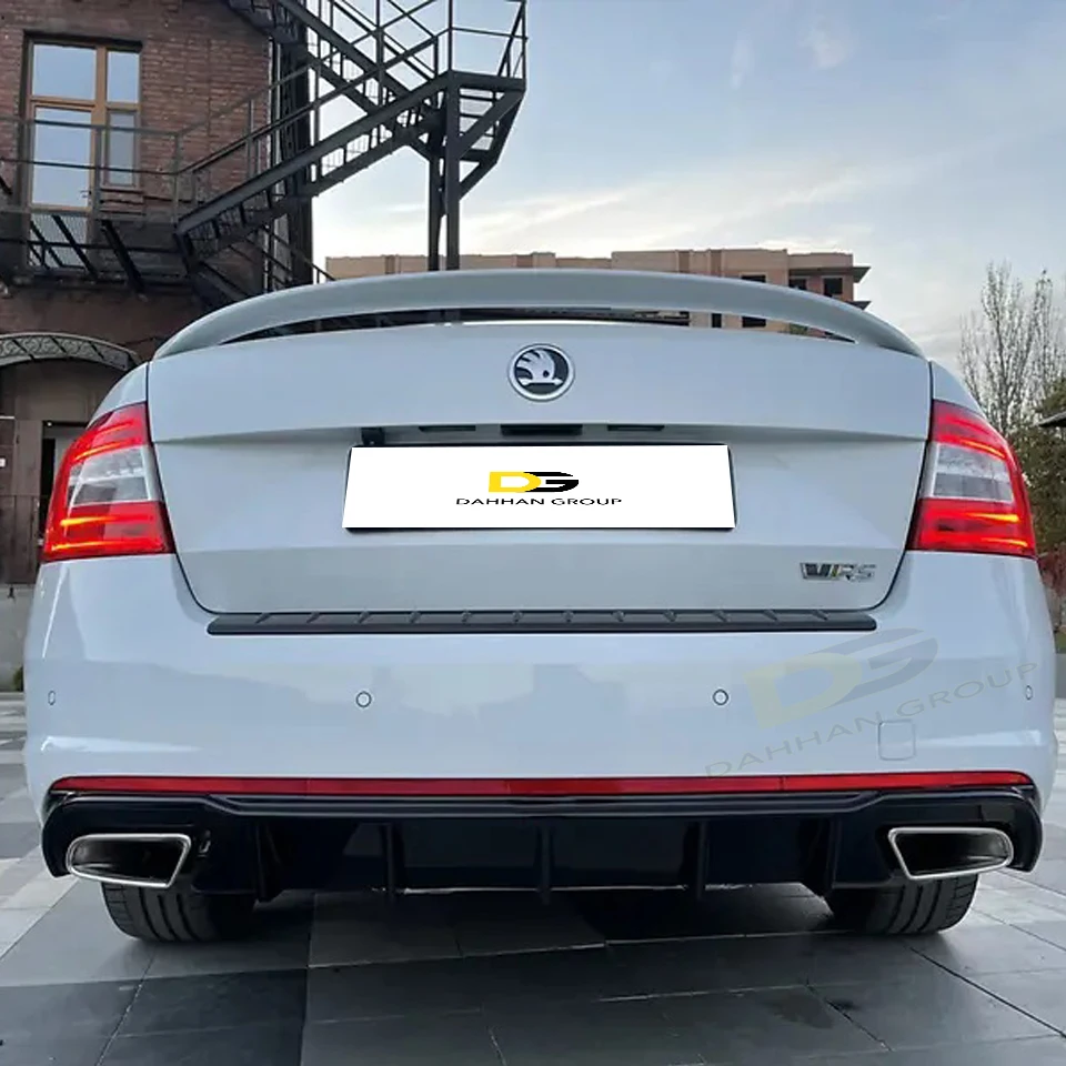 Skoda MK3 Octavia RS 2013 - 2019 MAX มีดีไซน์ด้านหลังสปอยเลอร์ L + R เอาต์พุตเปียโนเงาพลาสติกสีดำ