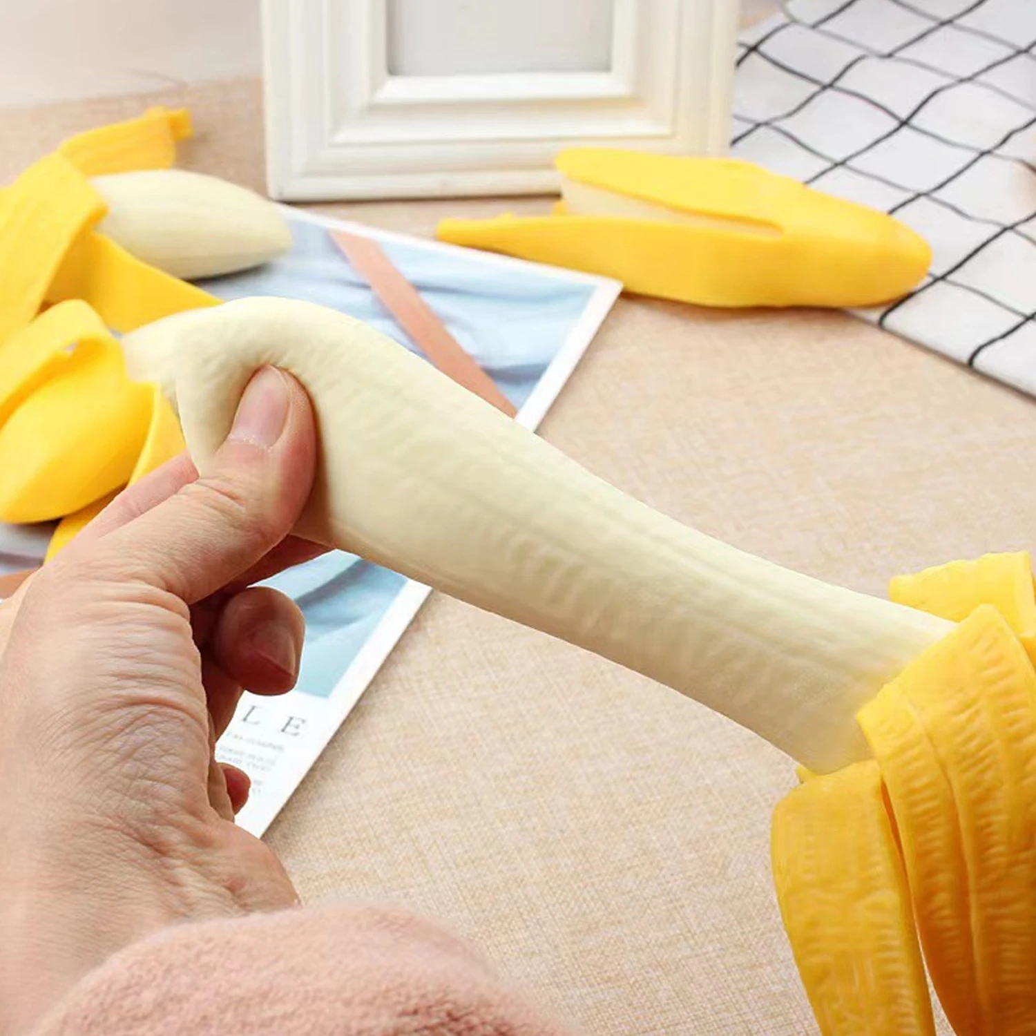 Super Stretchy Banana ของเล่นบรรเทาความเครียดของกล้วย Squishy Banana สําหรับเด็กและผู้ใหญ่ ของชําร่วยปาร์ตี้กล้วยบรรเทาความเครียดนุ่มพิเศษ