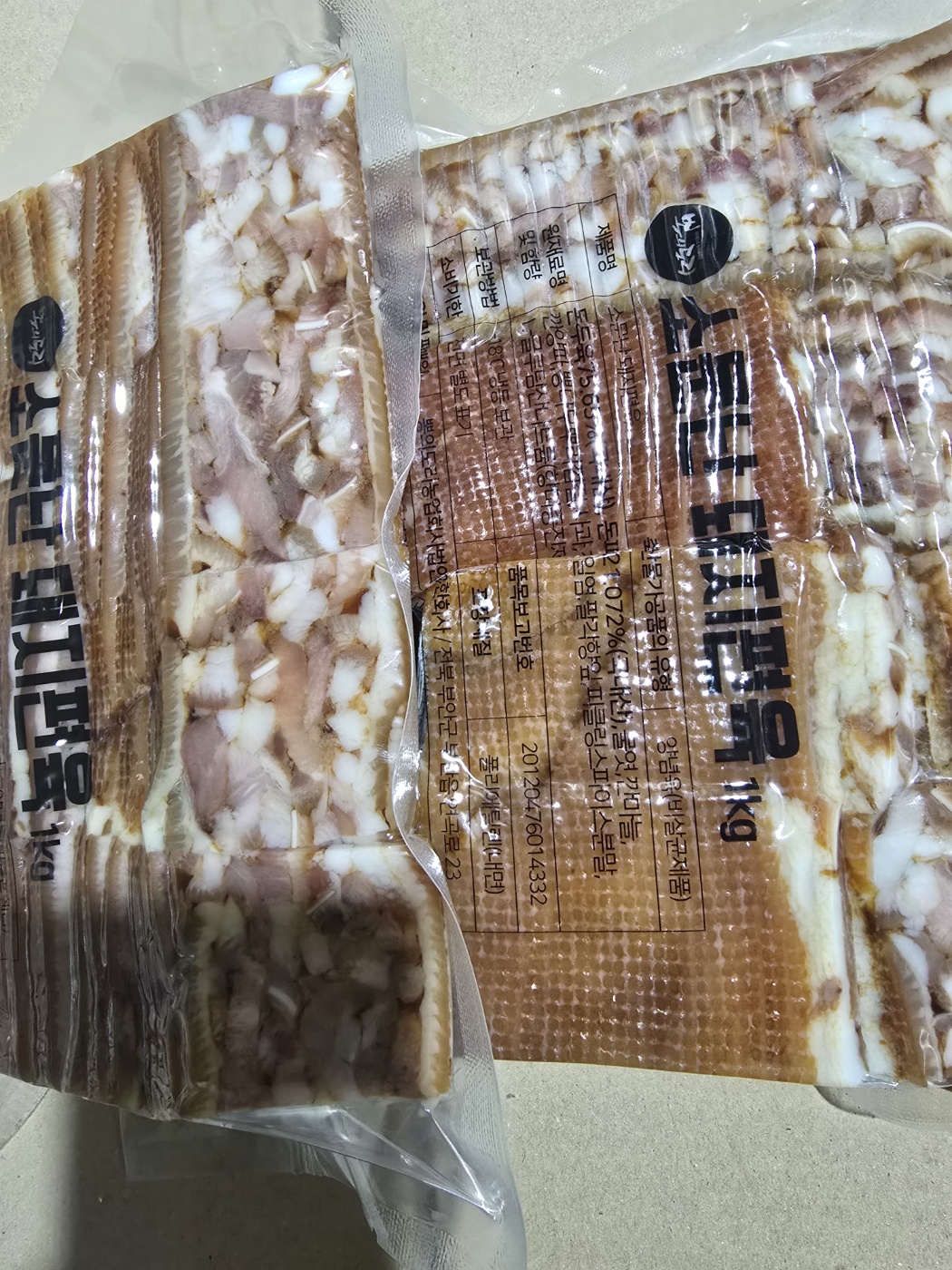 뽕의도리 소문난 돼지편육 1kg 냉동보관 돼지고기(새우젓 3개포함)