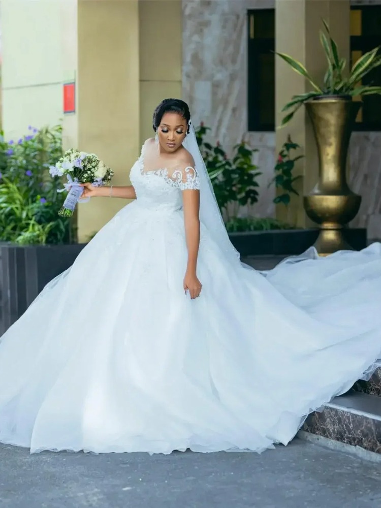 Vestidos de novia de manga corta personalizados para novia, apliques transparentes con cuello redondo, cola de barrido africano, Vestido de novia