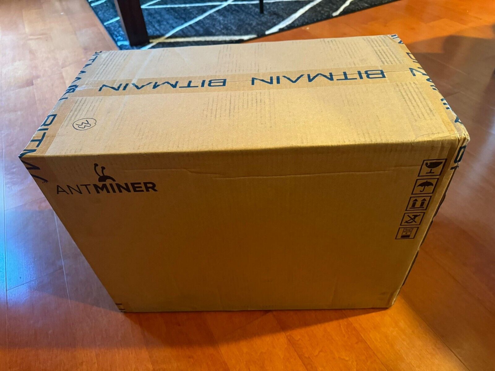 EEN nieuwe Bitmain Antminer S21 200T 3500W Bitcoin BTC ASIC Miner klaar voorraad