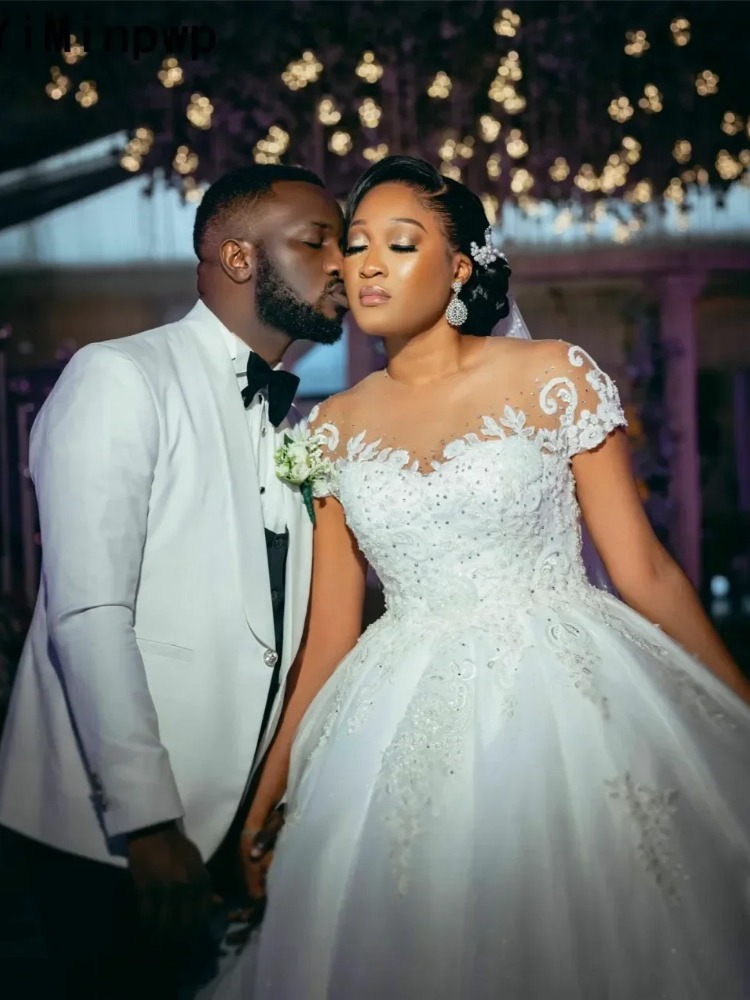 Customized Short Sleeves Wedding Dresses for Bride  Sheer O-neck Appliques African Sweep Train Bridal Gown Vestido de novia