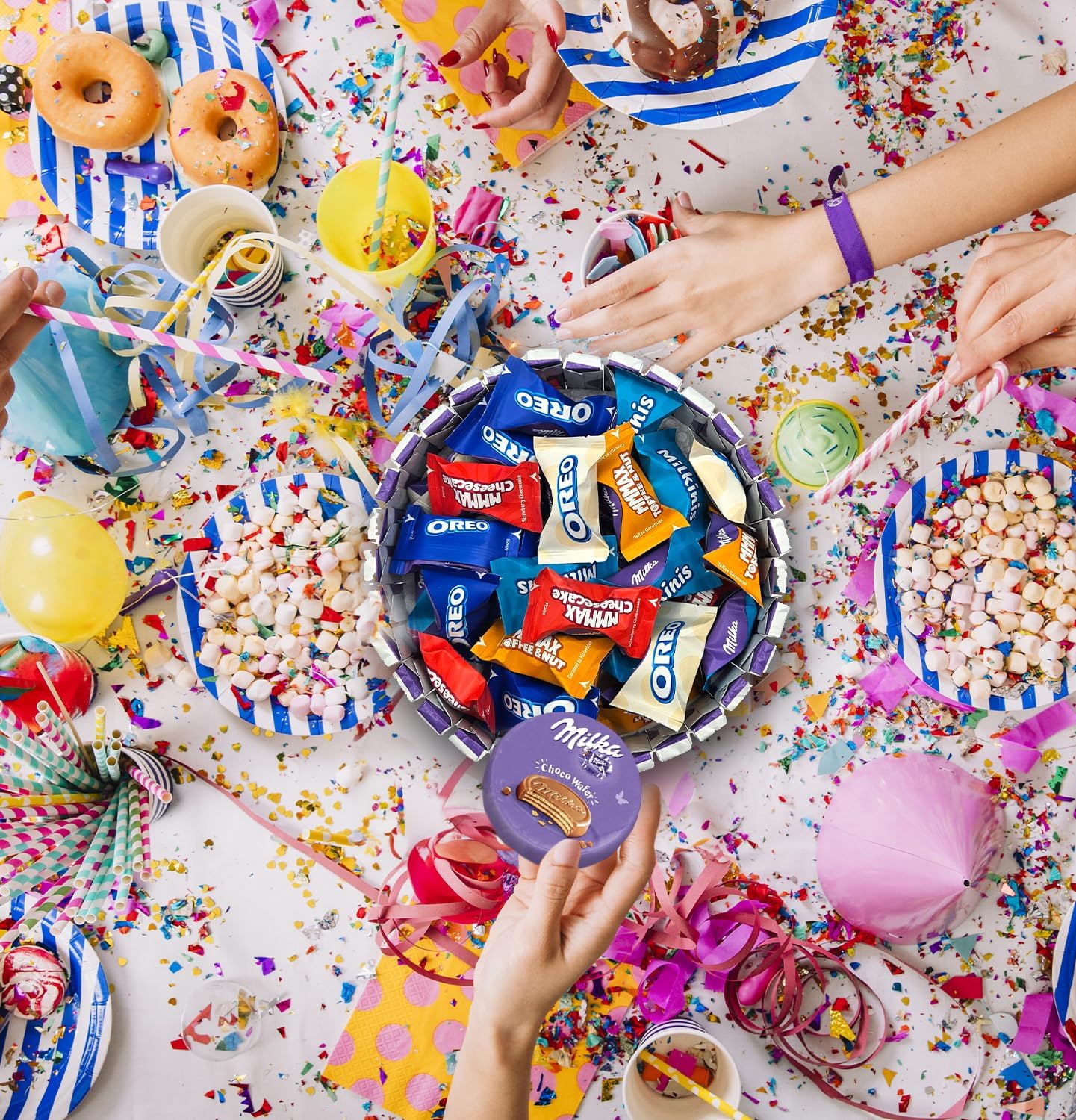 Tarta de Chocolate Milka + Wafer Milka + Barrita Choco Oreo - Regalo Original. + de 60 Chocolates Milka - Tarta de 20 cms [IAMI]