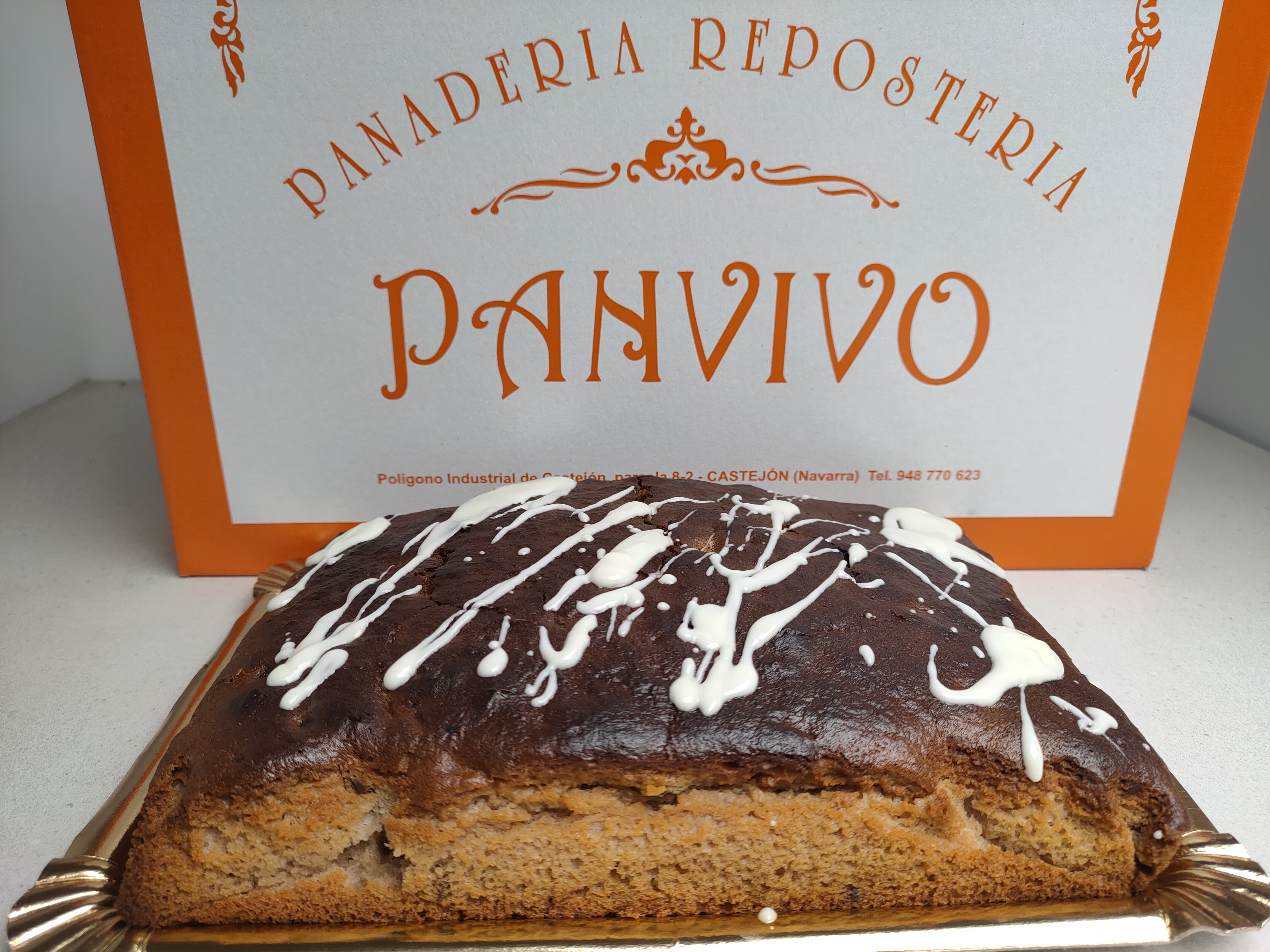 Panvivo. Bizcocho de nueces y pasas 0,900 kg. Recién hecho. Sin conservantes.