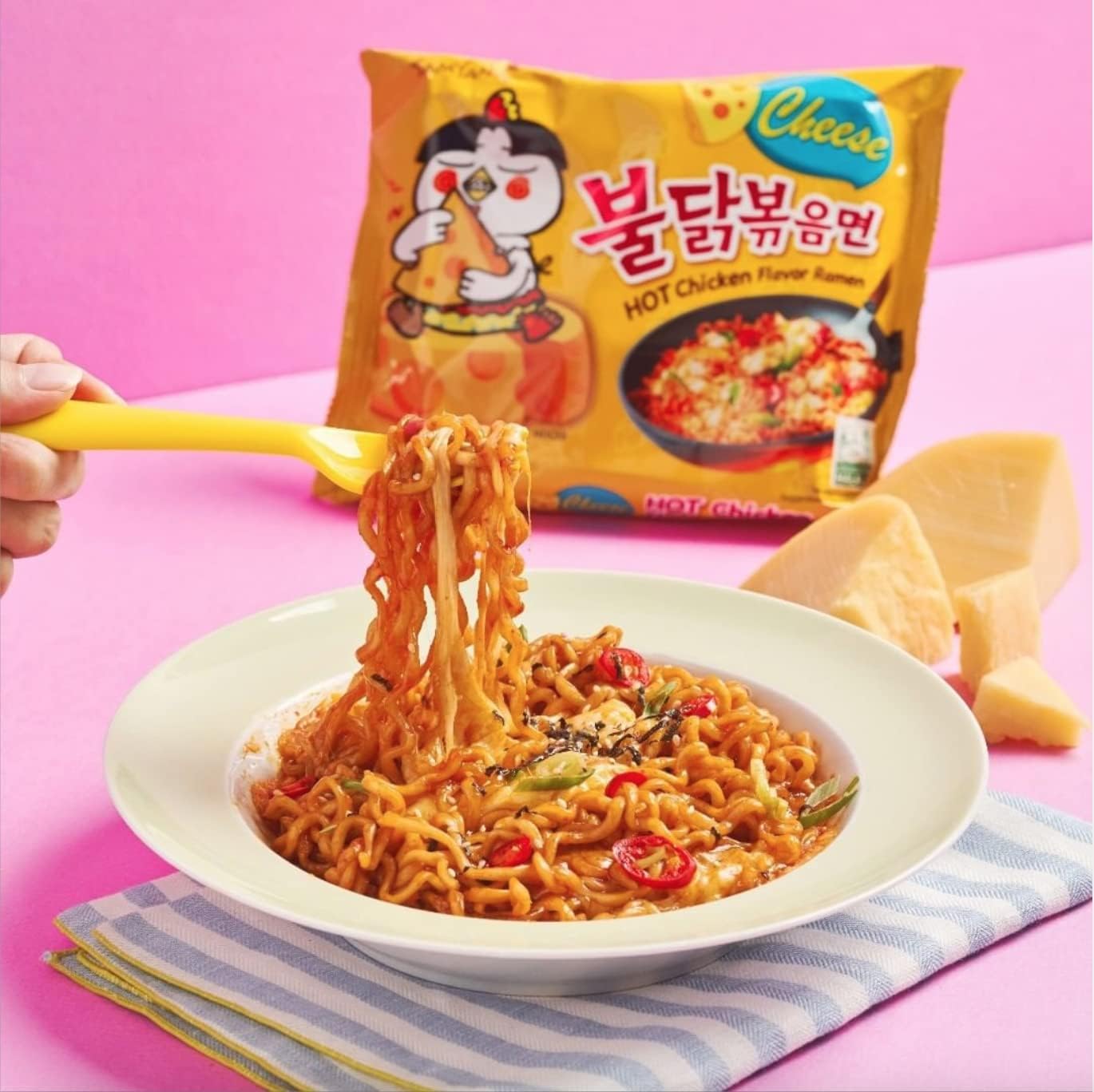 Surtido de 5 Ramen Sabores Variados y 2 Palillos de Bambú WikiMark. Incluye, Nongshim Shin Ramyun Noodle Soup, Samyang Hot Chicken, Samyang 2x Spicy, Samyang Noodles Carbonara y Samyang Queso.