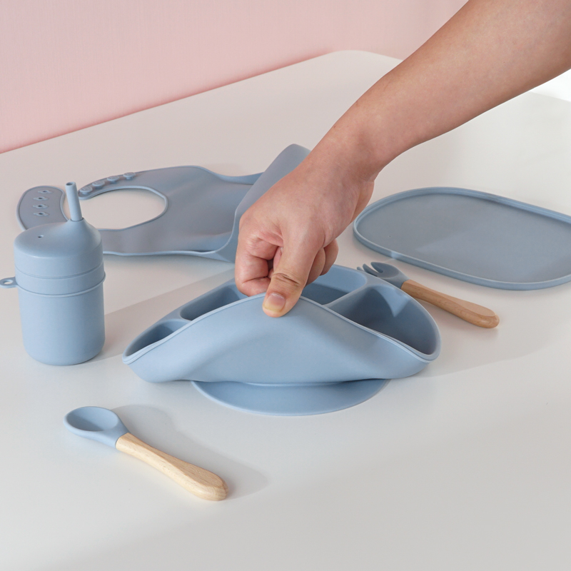 Utensílios de mesa dobráveis para bebês com sucção, conjunto de pratos de comida sólida, tampa, garrafa, copo de palha, utensílios de mesa para crianças