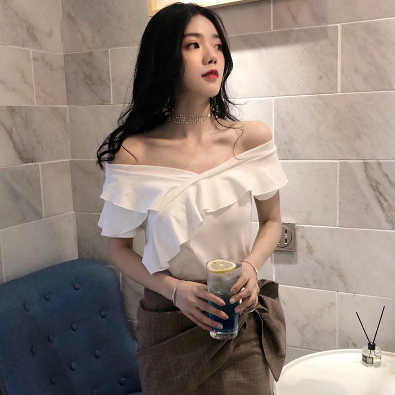 Kobiety białe bluzki Off Shoulder Sexy lato Slim Fit eleganckie topy kobiece głęboki dekolt koszula z falbaną topy