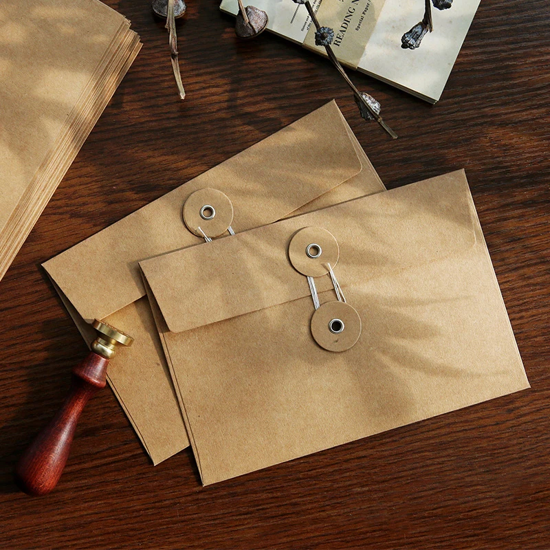 1 PC Vintage Braun Kraft Papier Umschläge mit Taste String Krawatte Verschluss Verschluss für Grußkarten Brief Fotos Journal Lagerung