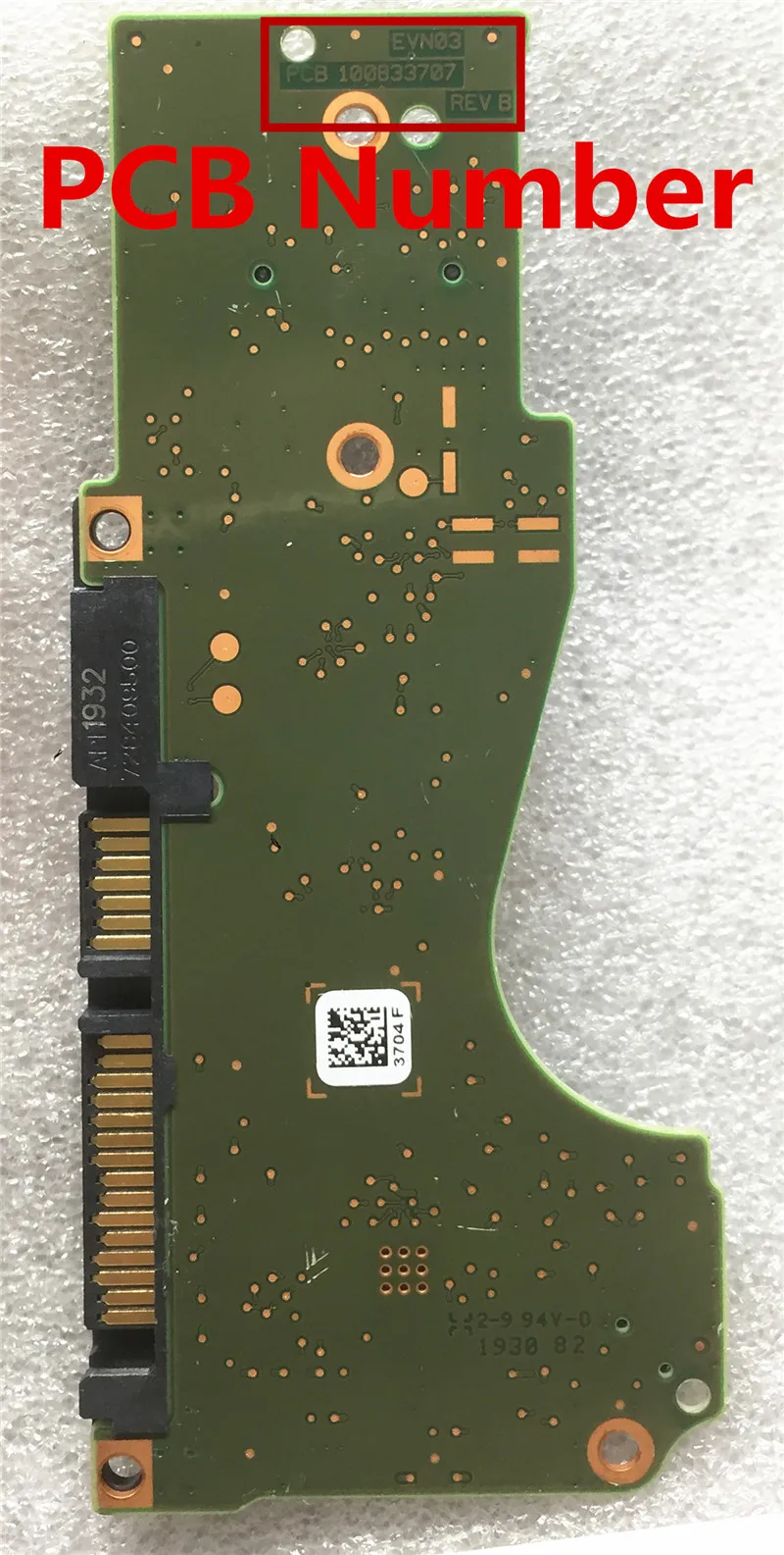 Seagate desktop hard disk circuit board/ 100833707 REV B / 3704