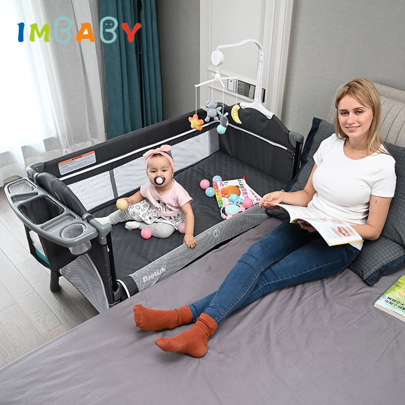 Imbaby cama de bebê recém-nascido multifuncional, berço dobrável com mesa de fraldas, berço de dois andares para bebê