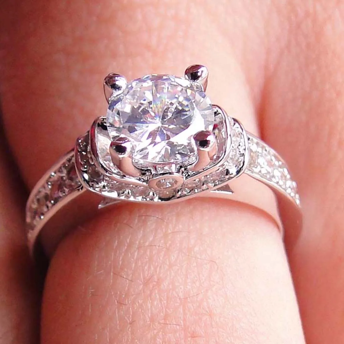 ทองเหลืองอารมณ์แหวน Zircon ของขวัญ Zircon