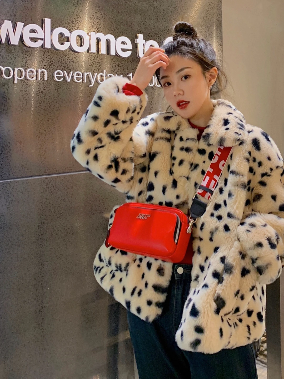 女性の豪華な冬のジャケット,ショートコート,フェイクファー,ルーズラムウール,ヒョウ柄,新しい韓国版,冬,2021
