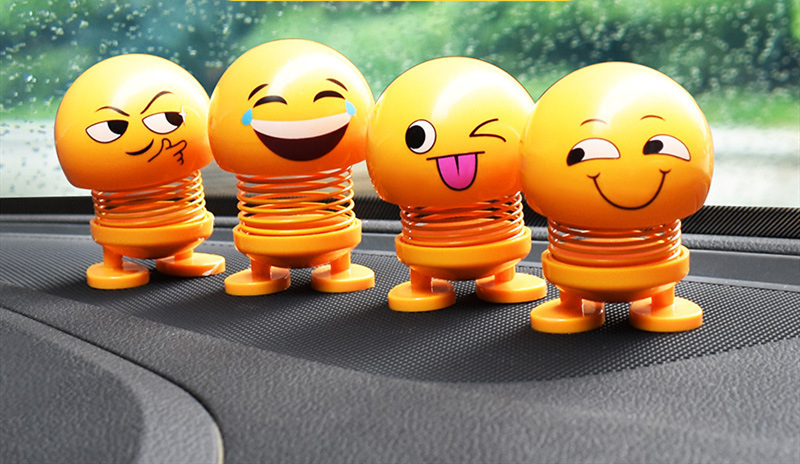 เครื่องประดับ Bobble หัว Nod ตุ๊กตาน่ารักการ์ตูนตลกแดชบอร์ดตกแต่ง Facial Expression รถอุปกรณ์เสริมภายใน