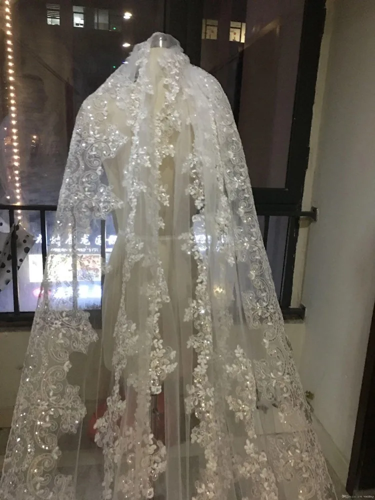 럭셔리 반짝 이는 장식 조각 신부 베일 교회 신부 베일 레이스 가장자리 1 레이어 금속 빗 5 미터 긴 웨딩 액세서리