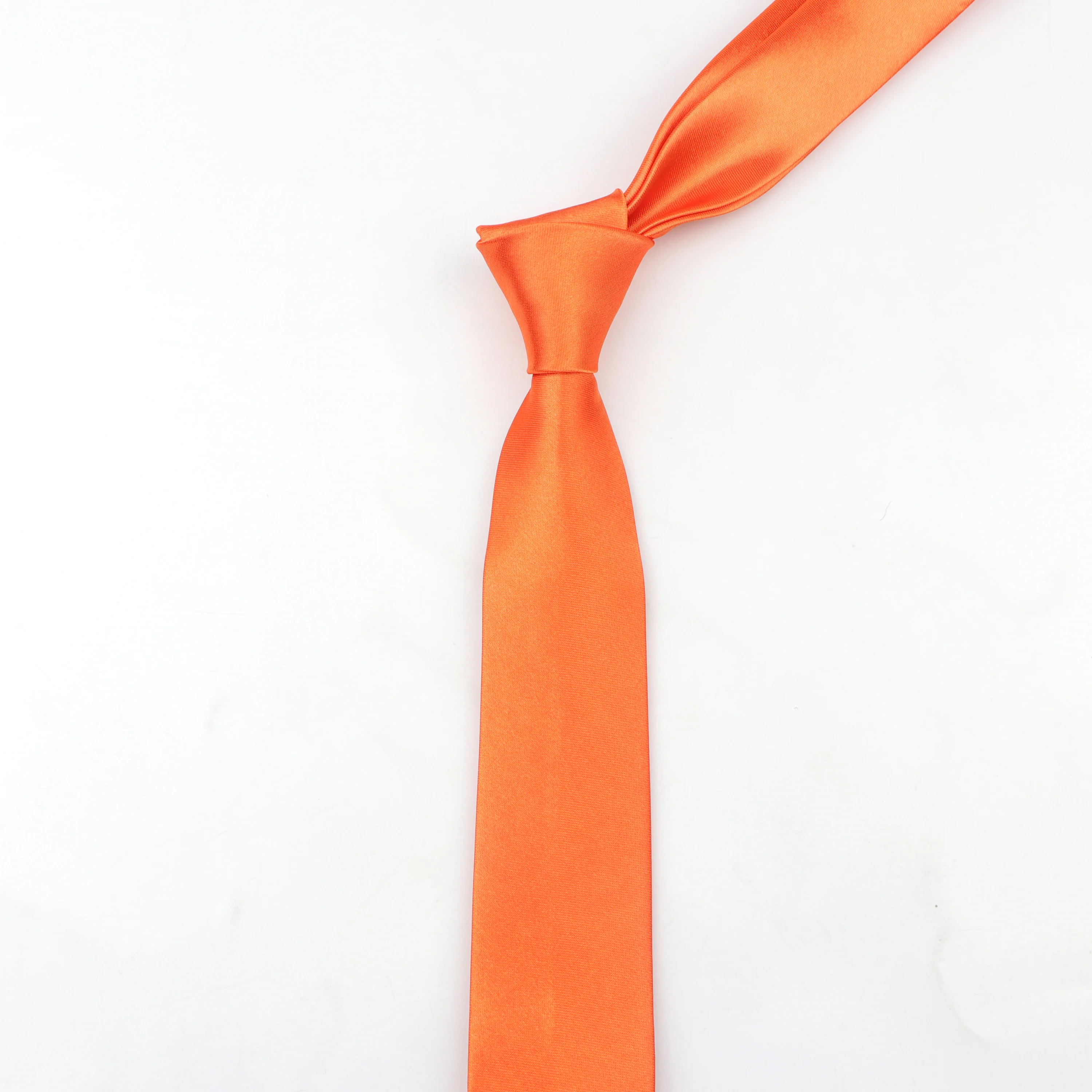 Tie สําหรับผู้ชายสีทึบเนคไทโพลีเอสเตอร์แคบ Cravat สีฟ้าสีม่วงทองสีชมพูอย่างเป็นทางการ TIES แฟชั่นทุกวันอุปกรณ์เสริมเสื้อ