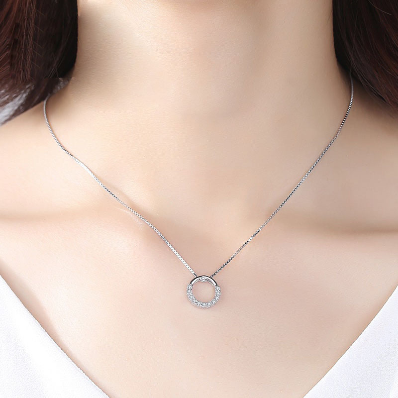Nueva joyería de plata de ley 925 a la moda, collares con colgantes redondos de circón para mujer, gargantilla de cadena circular con diamantes de imitación finos para clavícula