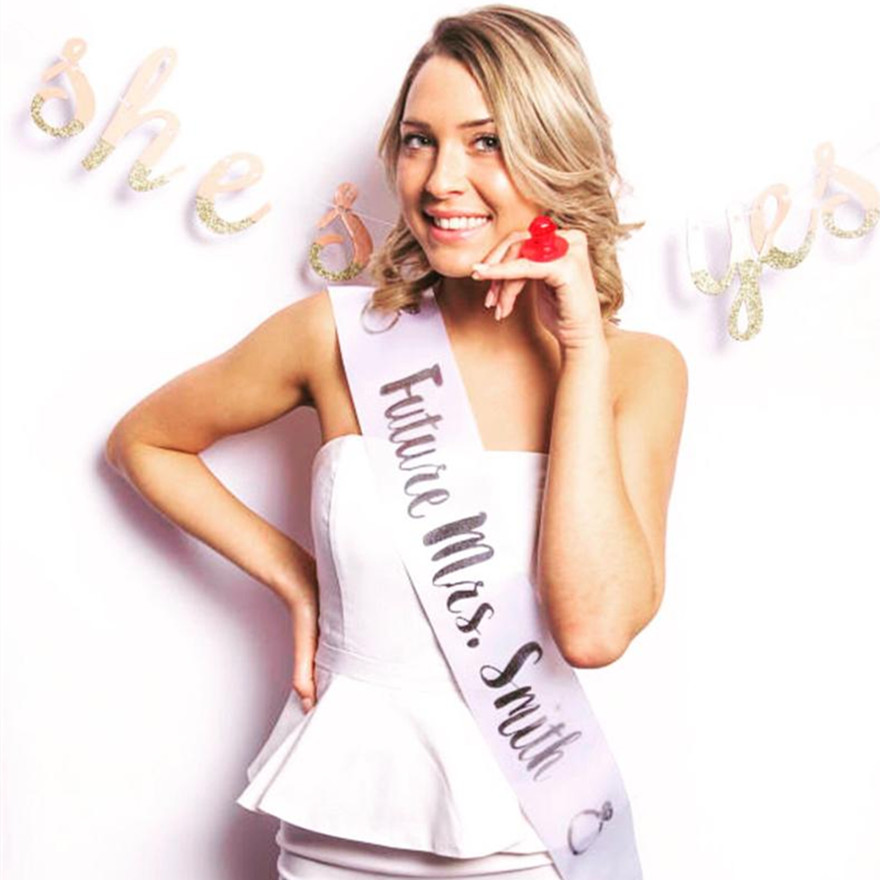 Benutzerdefinierte Zukunft Mrs. Satin Schärpe, Personalisierte Hochzeit Schärpe, Braut Dusche Bachelorette Party Schärpe, Customized Braut Schärpe