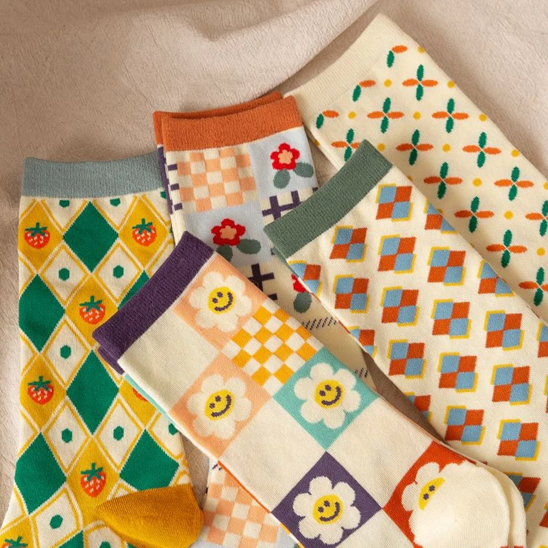 5 pares de calcetines largos estampados de invierno para mujer, conjunto de calcetines de flores nuevas a la moda, calcetines Kawaii transpirables de estilo coreano, ropa de calle
