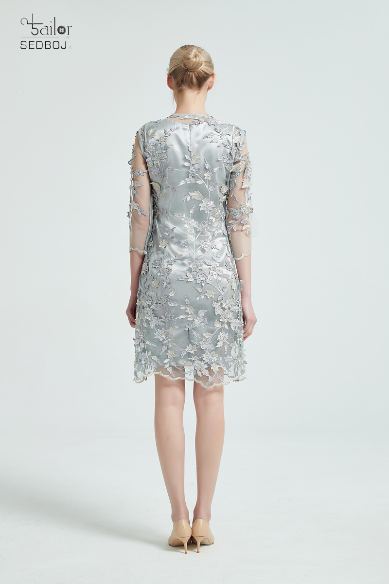 Loja de alfaiate personaliza conjunto de renda cinza para noiva e mãe chinesa