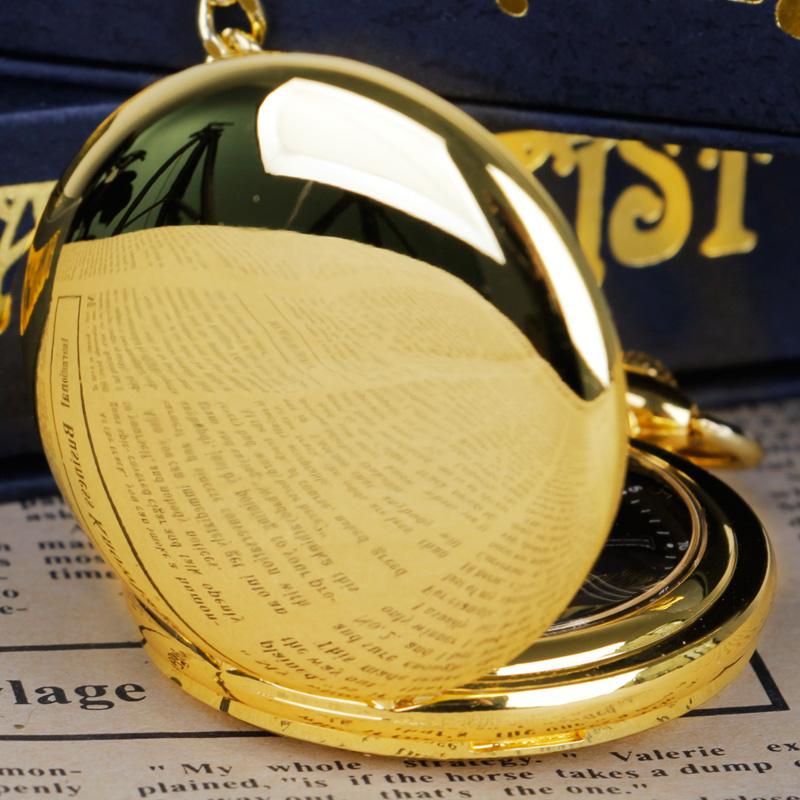 Часы кварцевые карманные с квадратным циферблатом и римскими цифрами