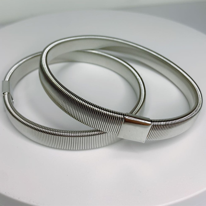 Brazalete elástico de Metal para hombre, soporte para manga de camisa, brazaletes ajustables, pulseras antideslizantes, accesorios de ropa, 1 ud.