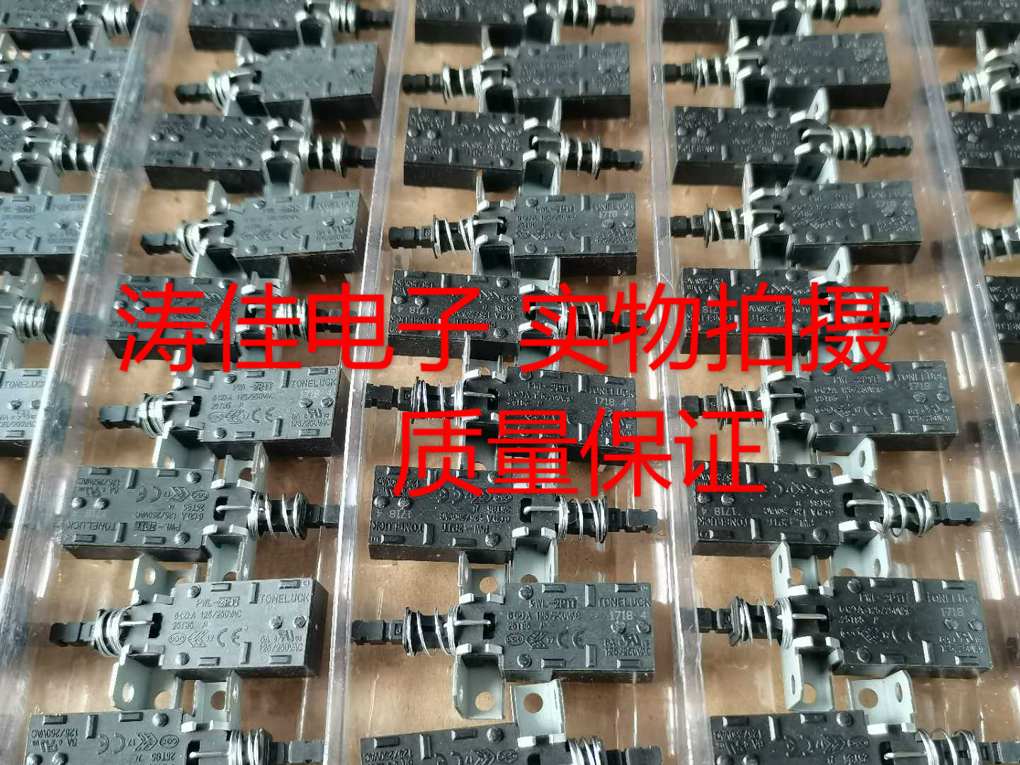 1pcs 100% orginal new PWL-2P1T 6A 125/250VAC 4pin button switch power switch