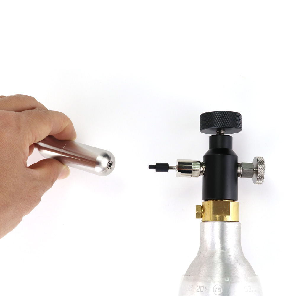 新しいエアガン CO2 補充ニードル充電器アダプターアダプターフィットソーダ CO2 シリンダー