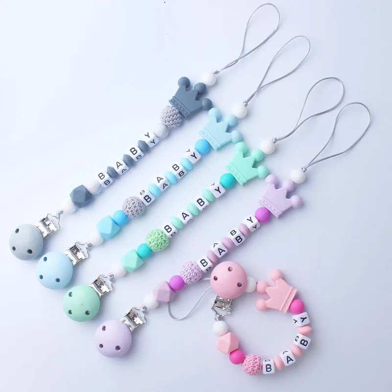 Cadena de chupete de silicona con nombre personalizado gratis hecha a mano, soporte para chupete con corona de silicona, clip mordedor seguro para bebé
