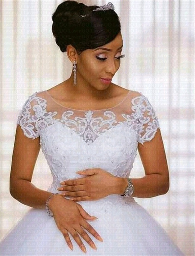 Vestido De Noiva personalizzato Abito da ballo con applicazioni in pizzo vintage Abiti da sposa africani Maniche corte Abito da sposa Robe De Mariee