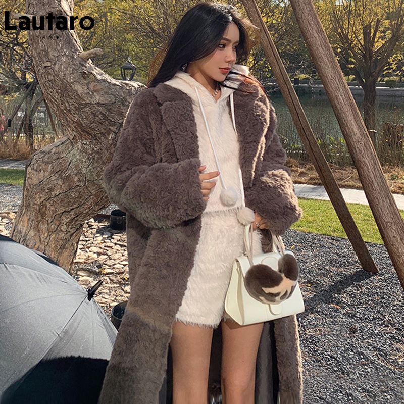 Lautaro ฤดูหนาวขนาดใหญ่ยาวขน Fuzzy Warm หนาหนา Faux Fur Coat Sashes Lapel สไตล์หรูหราเกาหลีแฟชั่น2021